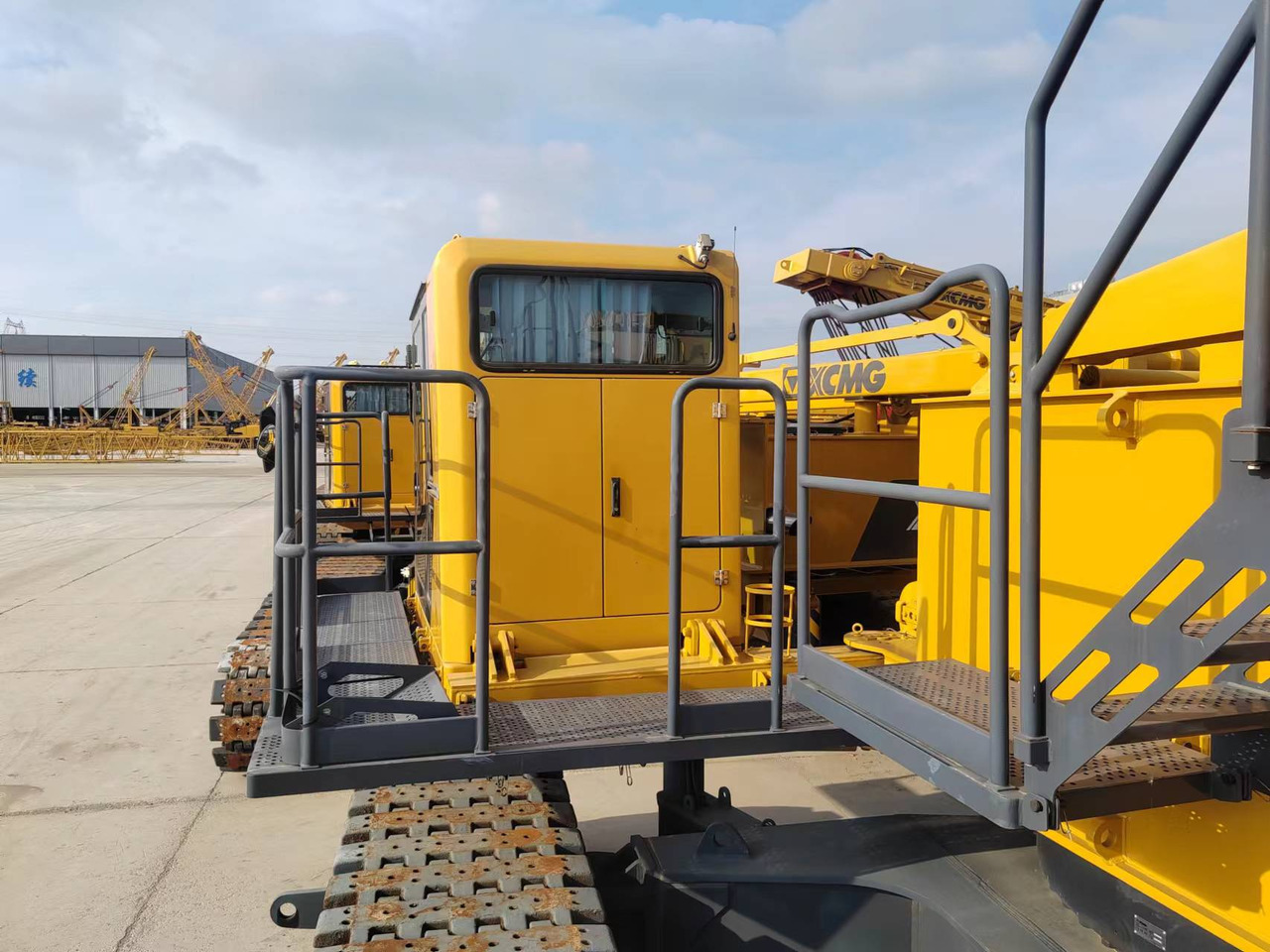 XCMG Officail Used Hydraulic Crane 130 Ton XGC130-I Mobile Crawler Crane For Sale - رافعة مجنزرة: صور 4 XCMG Officail Used Hydraulic Crane 130 Ton XGC130-I Mobile Crawler Crane For Sale - رافعة مجنزرة: صور 4