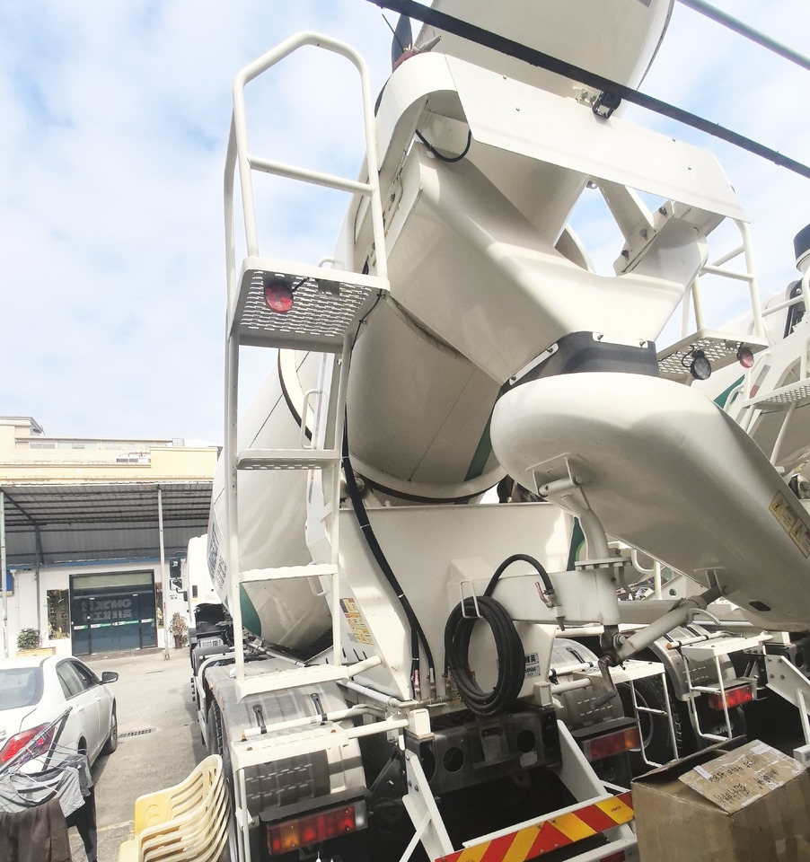 XCMG Official 12 Cubic Used Concrete Mixer Truck G4804B With Good Quality For Sale - شاحنة خلاطة خرسانة: صور 4 XCMG Official 12 Cubic Used Concrete Mixer Truck G4804B With Good Quality For Sale - شاحنة خلاطة خرسانة: صور 4