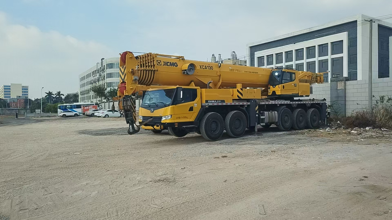 XCMG Official 2024 Year Second Hand Hydraulic Crane XCA130L8_2 130T Mobile All Terrain Crane For Sale - رافعة لجميع التضاريس: صور 3 XCMG Official 2024 Year Second Hand Hydraulic Crane XCA130L8_2 130T Mobile All Terrain Crane For Sale - رافعة لجميع التضاريس: صور 3