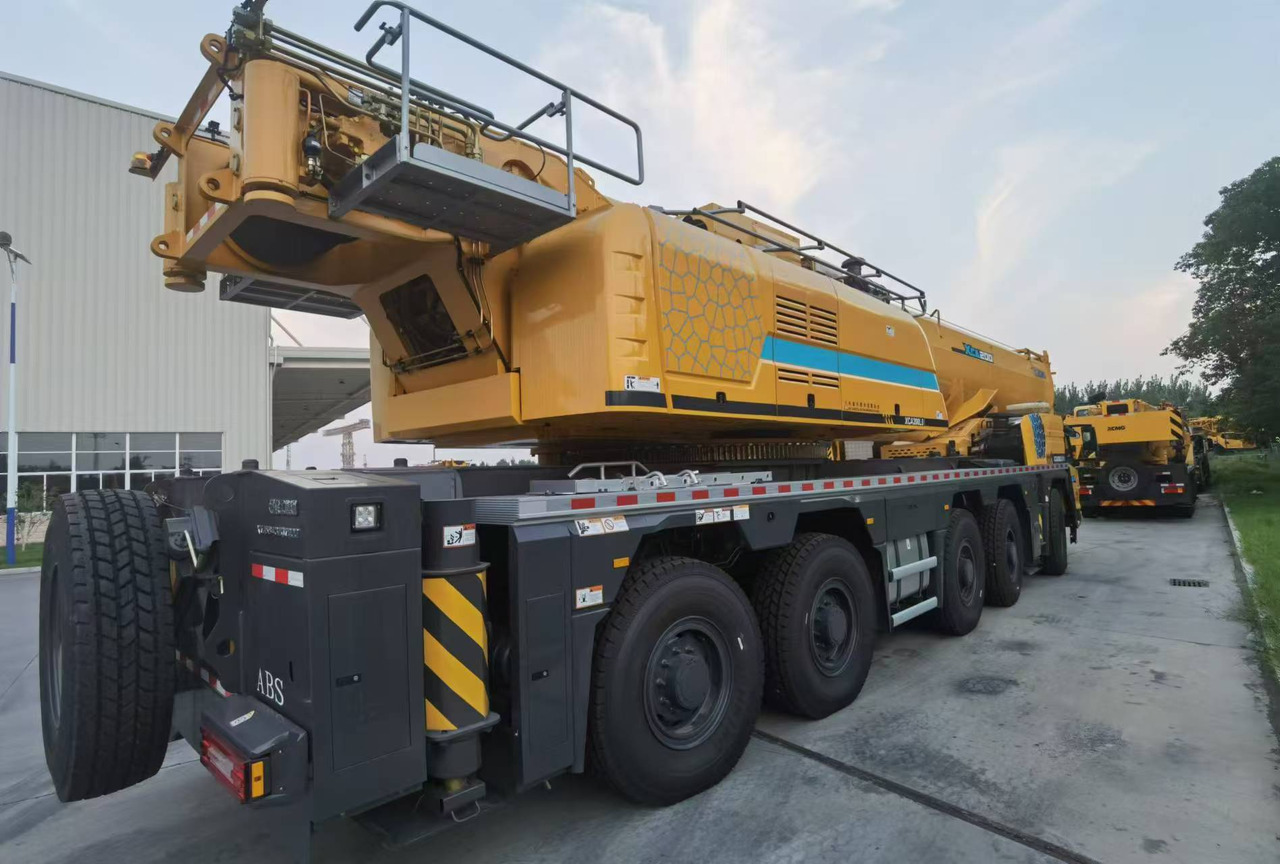 XCMG Official Used 200ton Truck Lifting Crane XCA200L8 Hydraulic Mobile Crane Price List - رافعة لجميع التضاريس: صور 4 XCMG Official Used 200ton Truck Lifting Crane XCA200L8 Hydraulic Mobile Crane Price List - رافعة لجميع التضاريس: صور 4