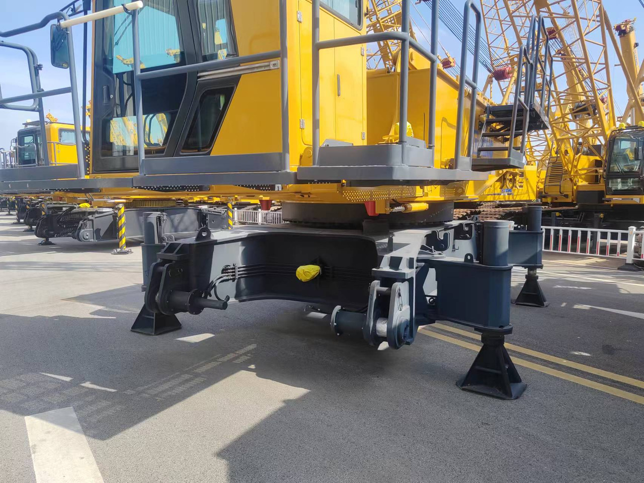 XCMG Official Used Mobile Crawler Crane XGC130-I 130 Ton Hydraulic Diesel Crane Hot Sale - رافعة مجنزرة: صور 3 XCMG Official Used Mobile Crawler Crane XGC130-I 130 Ton Hydraulic Diesel Crane Hot Sale - رافعة مجنزرة: صور 3
