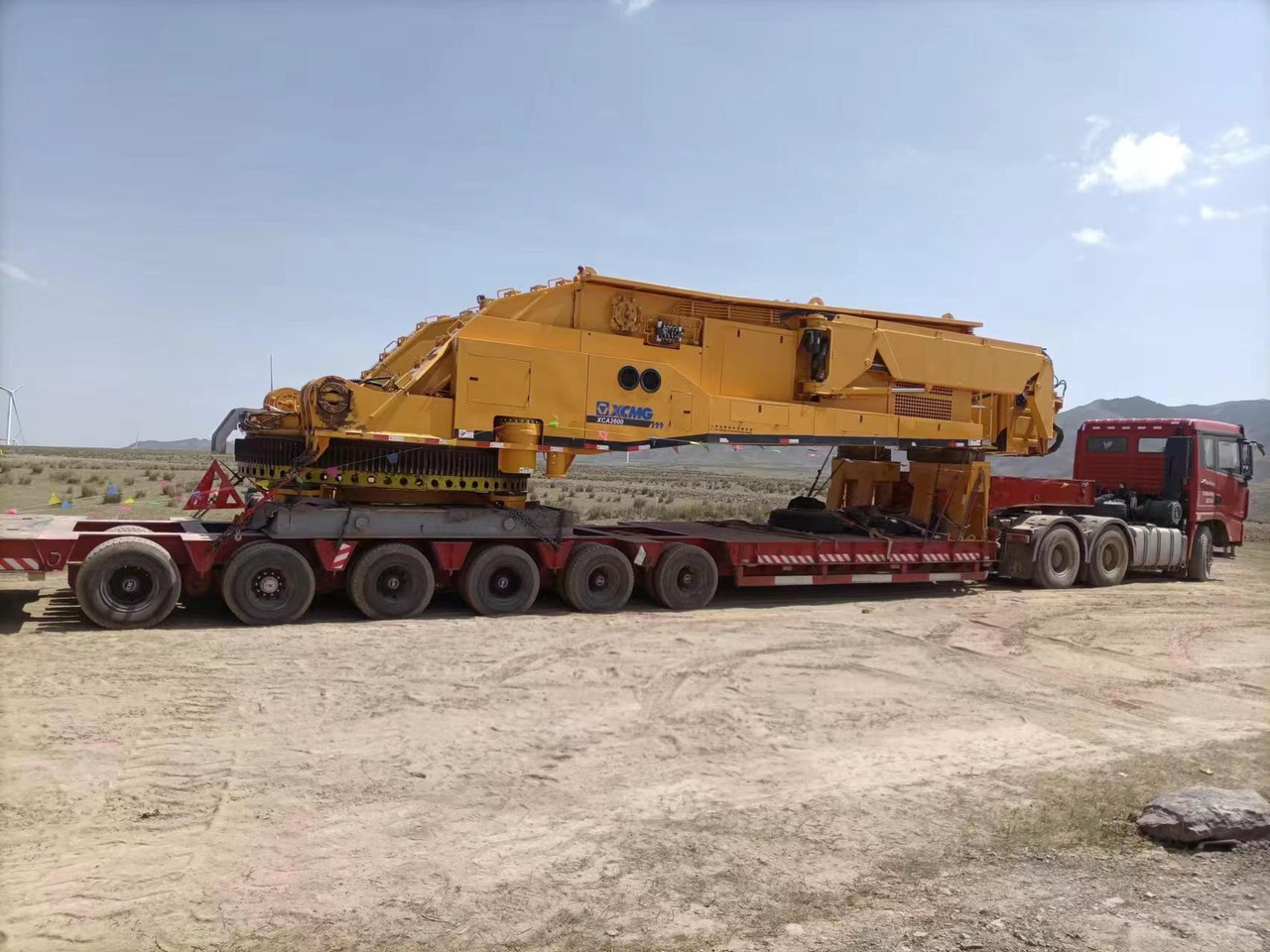 XCMG XCA2600 Used 2600 Ton Large All Terrain Truck Crane with Good Performance - رافعة لجميع التضاريس: صور 4 XCMG XCA2600 Used 2600 Ton Large All Terrain Truck Crane with Good Performance - رافعة لجميع التضاريس: صور 4