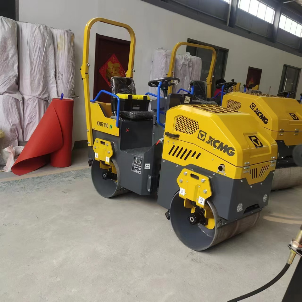 XCMG XMR110 1ton samll road roller hydraulic vibratory compator price - مداحل الأسفلت الصغيرة: صور 4 XCMG XMR110 1ton samll road roller hydraulic vibratory compator price - مداحل الأسفلت الصغيرة: صور 4