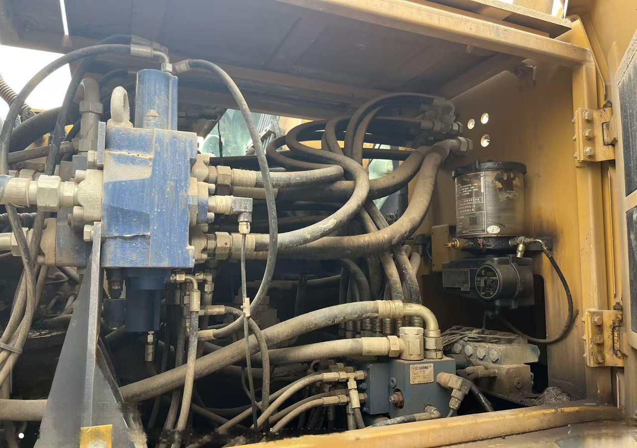 XCMG XR180D used rotary drilling rig machine for sale - آلة حفر: صور 3 XCMG XR180D used rotary drilling rig machine for sale - آلة حفر: صور 3