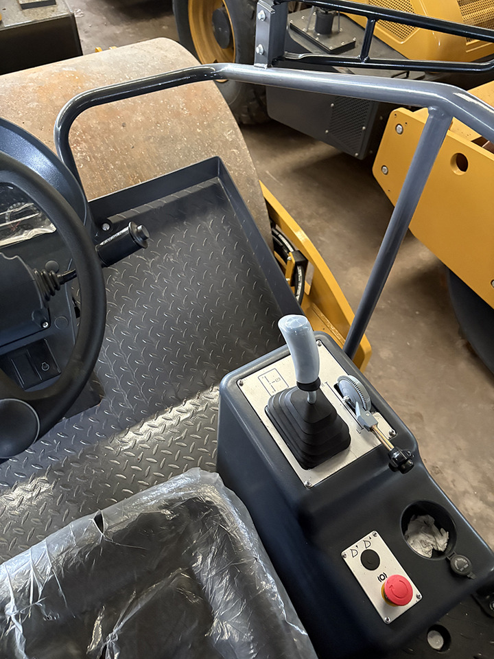 XCMG XS123 12ton used hydraulic road roller price - مدحلة الأسفلت: صور 2 XCMG XS123 12ton used hydraulic road roller price - مدحلة الأسفلت: صور 2