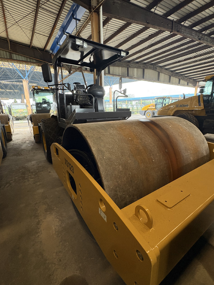 XCMG XS123 12ton used hydraulic road roller price - مدحلة الأسفلت: صور 5 XCMG XS123 12ton used hydraulic road roller price - مدحلة الأسفلت: صور 5