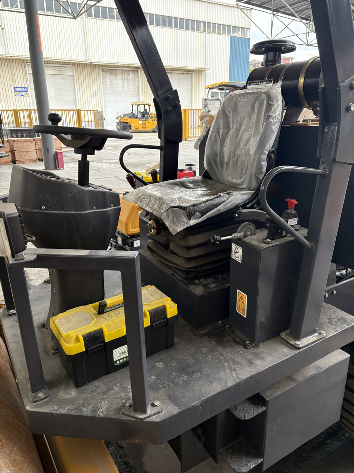 XCMG XS400J 4ton Mechancial Single Drum Vibratory Road Roller Price - مدحلة الأسفلت: صور 5 XCMG XS400J 4ton Mechancial Single Drum Vibratory Road Roller Price - مدحلة الأسفلت: صور 5