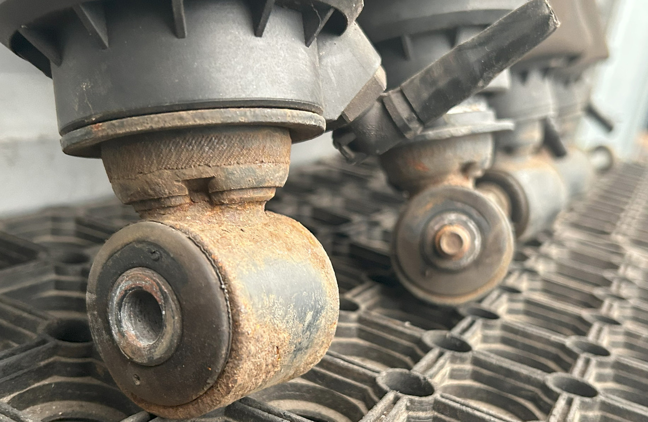 DAF XF 106 CAB SUSPENSION BOOT SET - الكابينة تعليق: صور 4 DAF XF 106 CAB SUSPENSION BOOT SET - الكابينة تعليق: صور 4