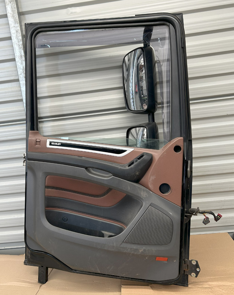 DAF XF 106 DOOR LEFT WITH MIRROR - باب و قطع الغيار: صور 4 DAF XF 106 DOOR LEFT WITH MIRROR - باب و قطع الغيار: صور 4