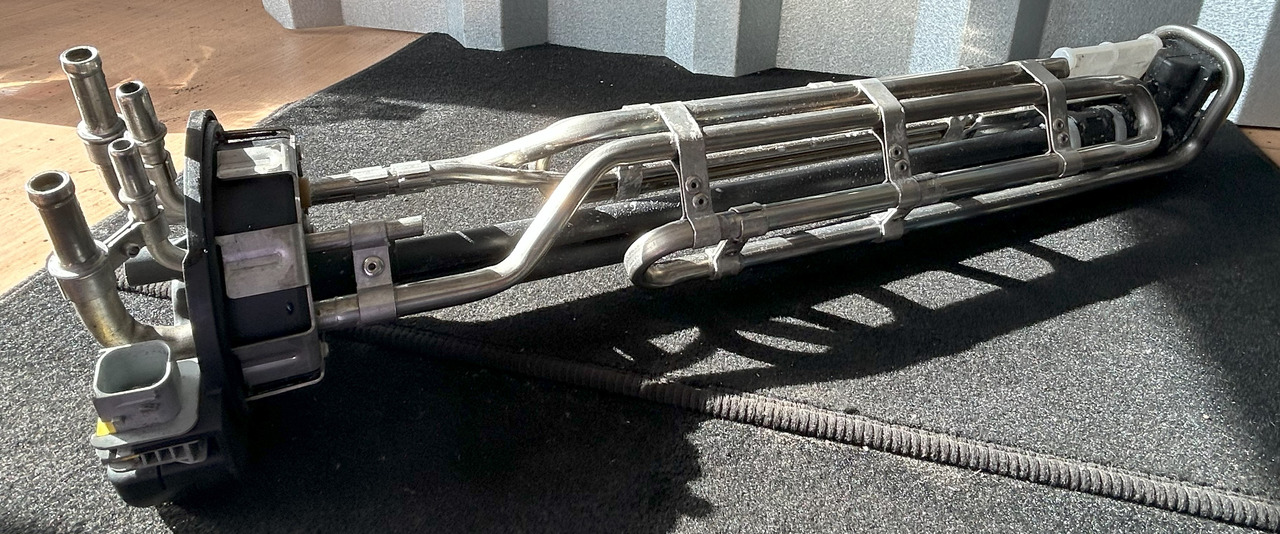 DAF XF 106 TEMPERATURE AND ADBLUE LEVEL SENSOR - مِکشاف: صور 4 DAF XF 106 TEMPERATURE AND ADBLUE LEVEL SENSOR - مِکشاف: صور 4