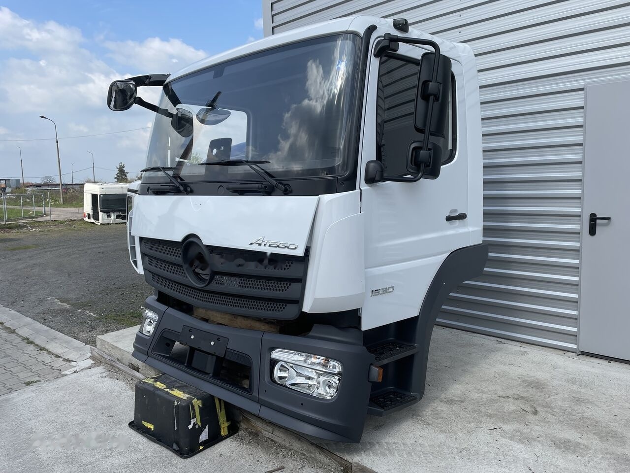 FRONT BUMPER COMPLETE EXTRA COST 700EU Mercedes-Benz ATEGO Euro 6 Mercedes-Benz 1523 L, 1524 L, 1527 L, 1530 - الكبائن - شاحنة: صور 4 FRONT BUMPER COMPLETE EXTRA COST 700EU Mercedes-Benz ATEGO Euro 6 Mercedes-Benz 1523 L, 1524 L, 1527 L, 1530 - الكبائن - شاحنة: صور 4