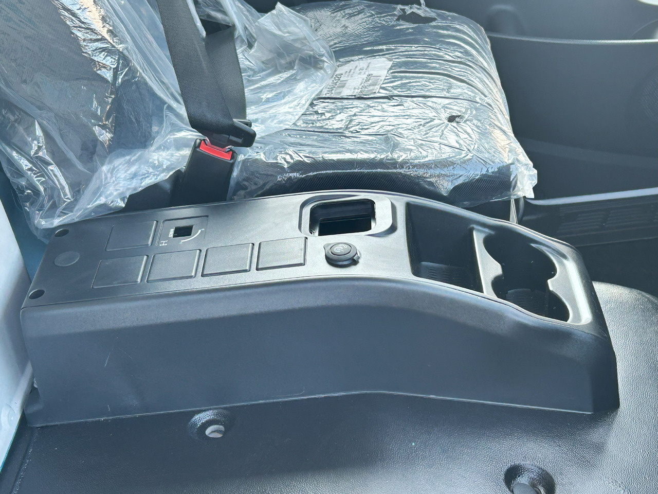 جديد الكبائن - سيارة IVECO Eurocargo 75 DAY cabine Fahrerhaus Cab 2025: صور 28