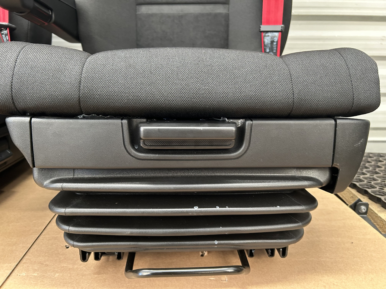 IVECO NEW SET OF SEATS IVECO S-WAY - مقاعد السيارات: صور 5 IVECO NEW SET OF SEATS IVECO S-WAY - مقاعد السيارات: صور 5