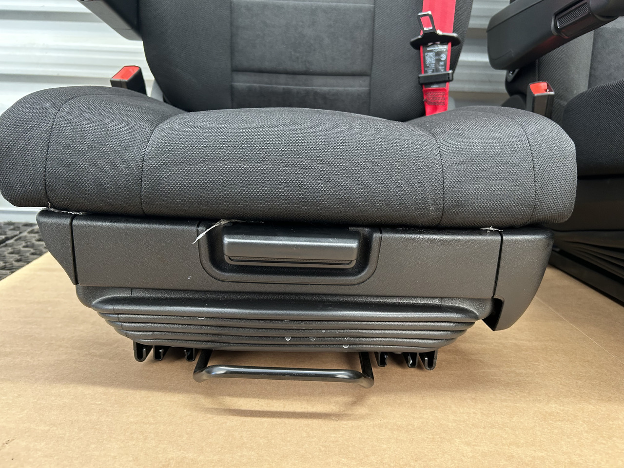 IVECO NEW SET OF SEATS IVECO S-WAY - مقاعد السيارات: صور 4 IVECO NEW SET OF SEATS IVECO S-WAY - مقاعد السيارات: صور 4