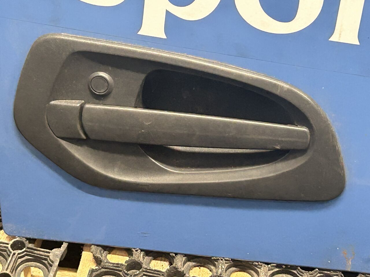 MERCEDES ACTROS MP4 DOOR RIGHT EITH RAMP MIRROR - باب و قطع الغيار: صور 2 MERCEDES ACTROS MP4 DOOR RIGHT EITH RAMP MIRROR - باب و قطع الغيار: صور 2
