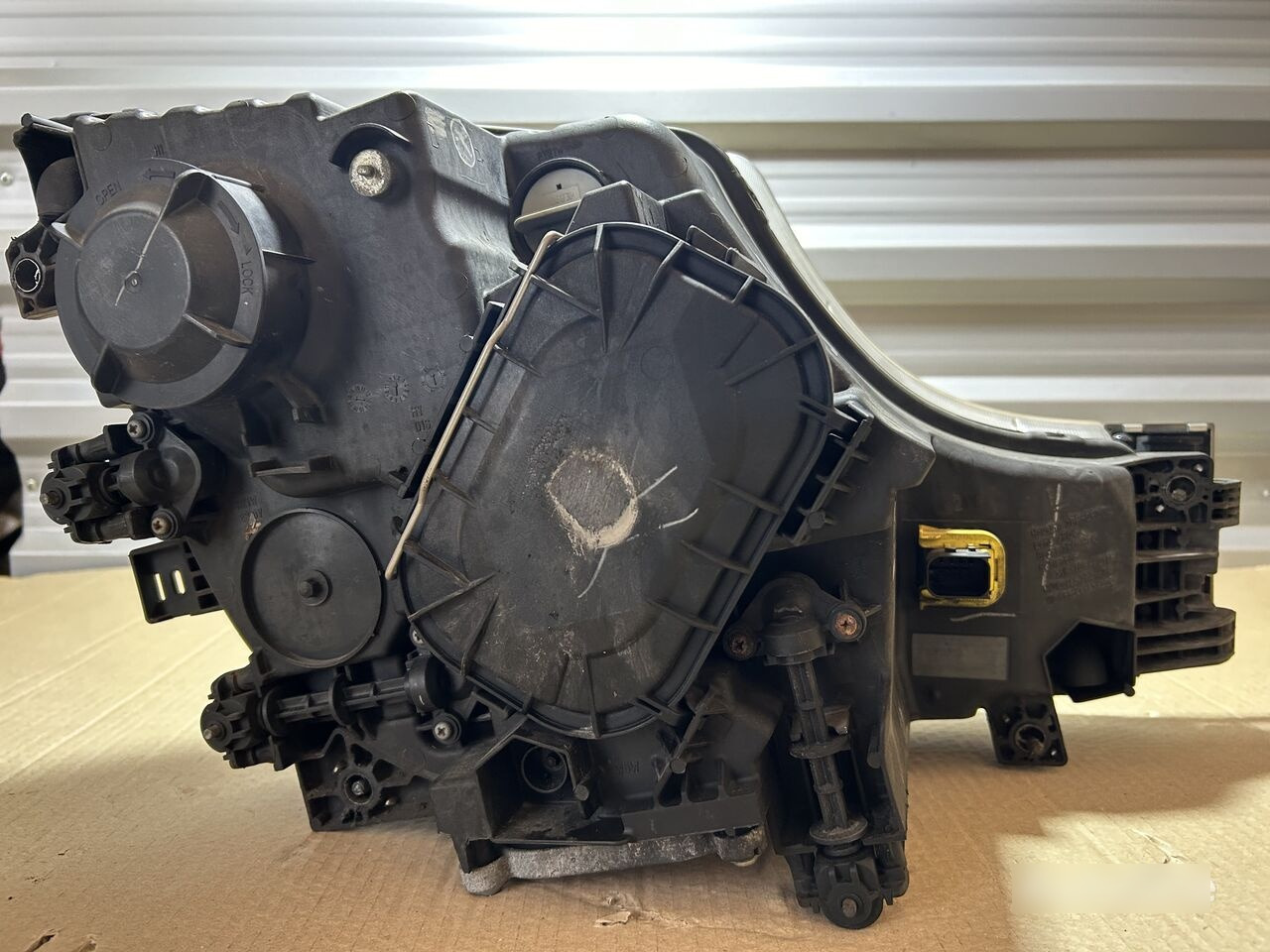 Mercedes-Benz ACTROS MP4 A9608200639 Mercedes-Benz ACTROS MP4 - كشافات - شاحنة: صور 1 Mercedes-Benz ACTROS MP4 A9608200639 Mercedes-Benz ACTROS MP4 - كشافات - شاحنة: صور 1
