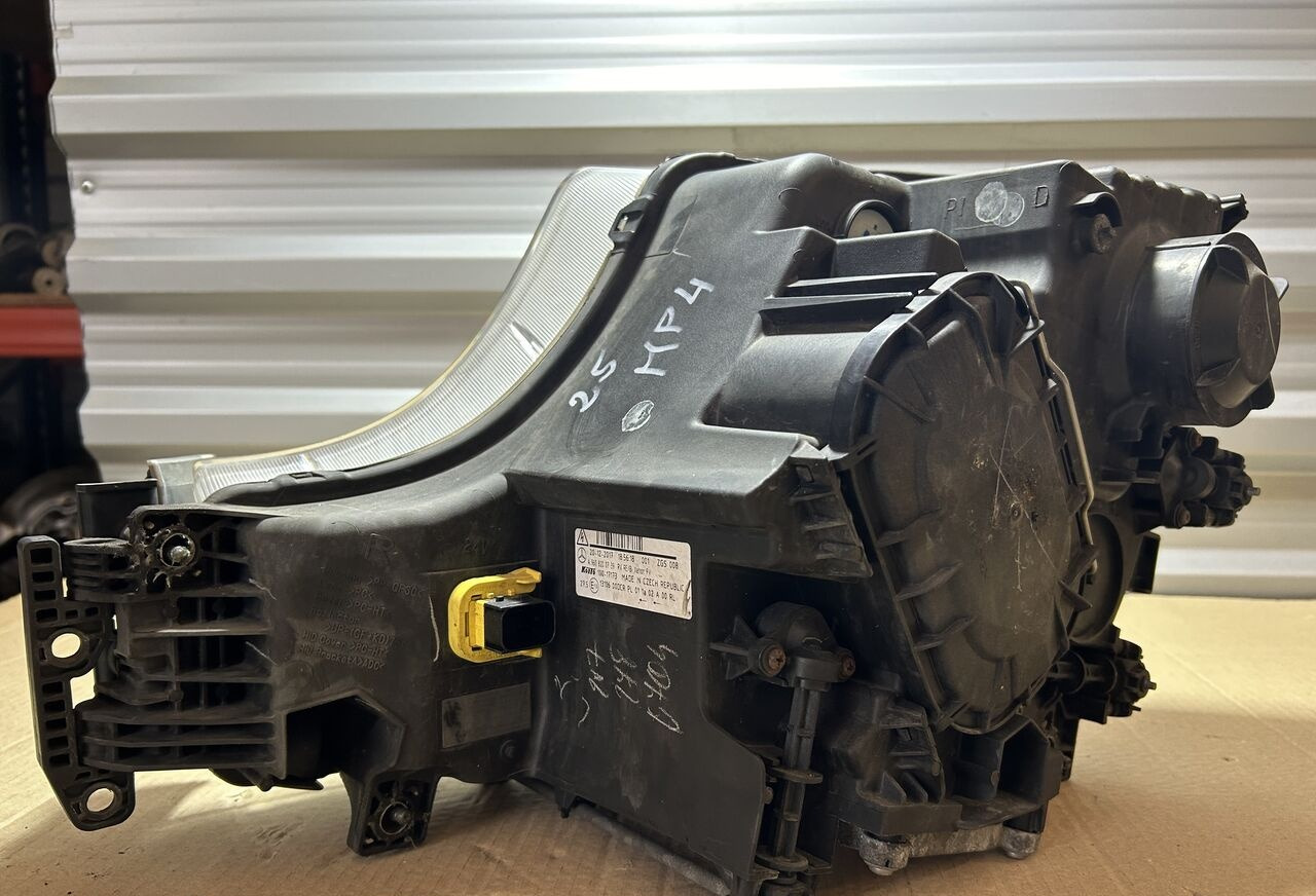 Mercedes-Benz ACTROS MP4 A9608200739 Mercedes-Benz ACTROS MP4 truck - كشافات - شاحنة: صور 3 Mercedes-Benz ACTROS MP4 A9608200739 Mercedes-Benz ACTROS MP4 truck - كشافات - شاحنة: صور 3