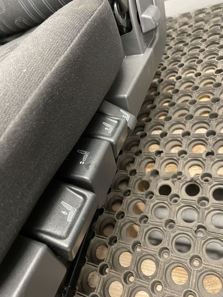 Mercedes-Benz ATEGO DRIVER'S Mercedes-Benz ATEGO - مقاعد السيارات - شاحنة: صور 3 Mercedes-Benz ATEGO DRIVER'S Mercedes-Benz ATEGO - مقاعد السيارات - شاحنة: صور 3