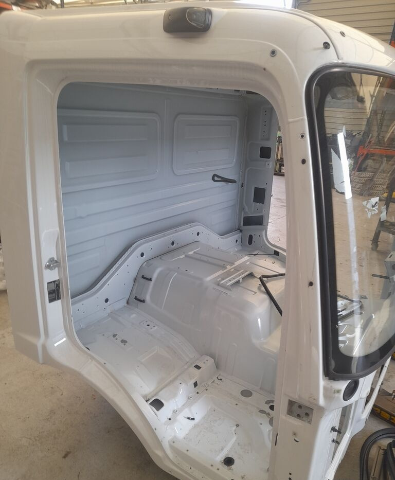 WYKŁADZINA KABINY Mercedes-Benz ATEGO A9676800203 - الكابينة والداخلية - شاحنة: صور 3 WYKŁADZINA KABINY Mercedes-Benz ATEGO A9676800203 - الكابينة والداخلية - شاحنة: صور 3