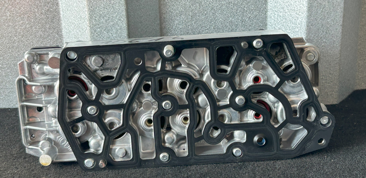 ZF DAF XF 106 530 TRAXON ZF VALVE BLOCK - كتلة التحكم - شاحنة: صور 2 ZF DAF XF 106 530 TRAXON ZF VALVE BLOCK - كتلة التحكم - شاحنة: صور 2