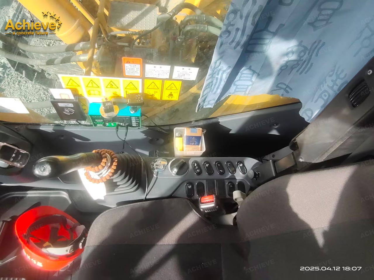 حفارات زحافة komatsu 【ACHIEVE】TOP CONDITION!!! PC1250-11R 2023 4500h Horsepower (HP) 758 HP @ 1,800 rpm Operating weight (lbs) 269,300 - 272,600 Bucket Capacity (yd3) 5.3-9.5: صور 41 حفارات زحافة komatsu 【ACHIEVE】TOP CONDITION!!! PC1250-11R 2023 4500h Horsepower (HP) 758 HP @ 1,800 rpm Operating weight (lbs) 269,300 - 272,600 Bucket Capacity (yd3) 5.3-9.5: صور 41