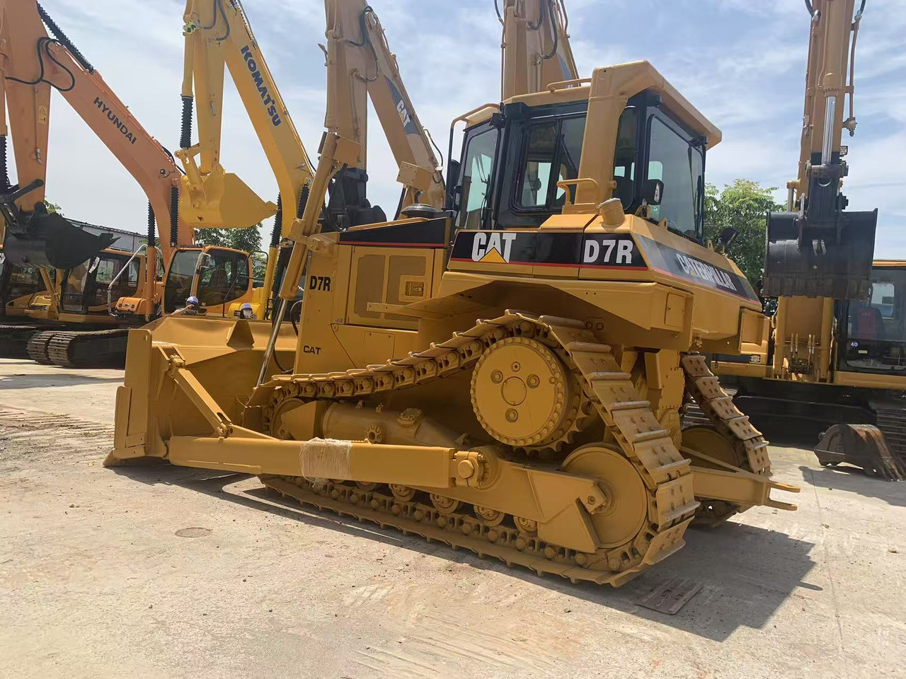 Caterpillar Tracked Tractor CAT D6R, D7R, D8R with Triangle Track - بلدوزر: صور 3 Caterpillar Tracked Tractor CAT D6R, D7R, D8R with Triangle Track - بلدوزر: صور 3