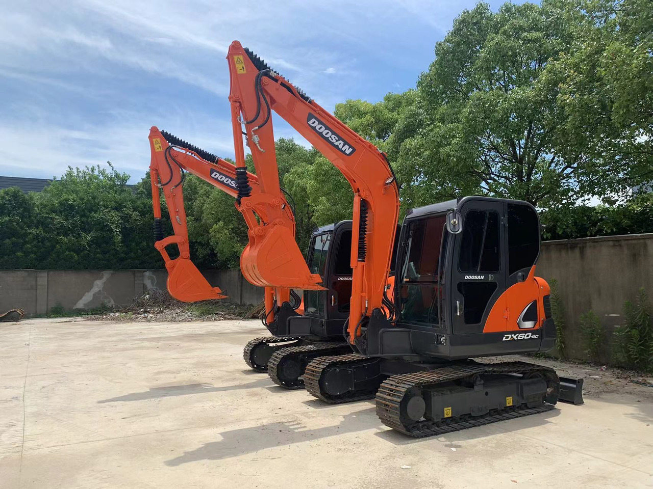 DOOSAN DX60 Good price 6 ton Small Excavator - حفارات زحافة: صور 2 DOOSAN DX60 Good price 6 ton Small Excavator - حفارات زحافة: صور 2