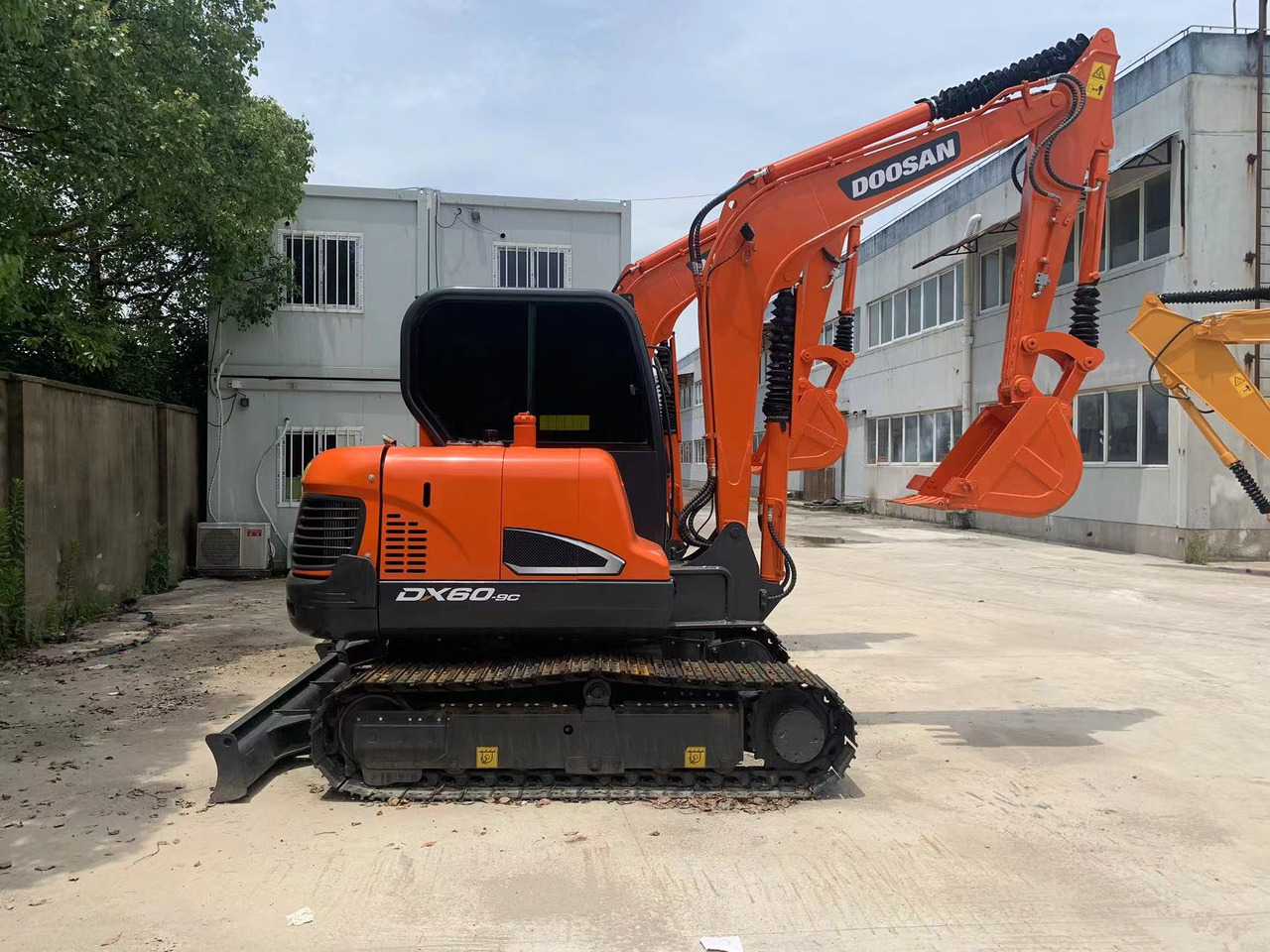 DOOSAN DX60 Good price 6 ton Small Excavator - حفارات زحافة: صور 4 DOOSAN DX60 Good price 6 ton Small Excavator - حفارات زحافة: صور 4