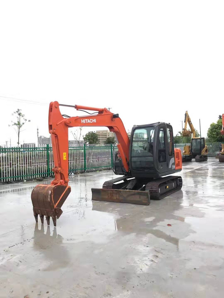 Hitachi 6 ton Hydraulic Excavator ZX60 Good Price - حفارات زحافة: صور 1 Hitachi 6 ton Hydraulic Excavator ZX60 Good Price - حفارات زحافة: صور 1