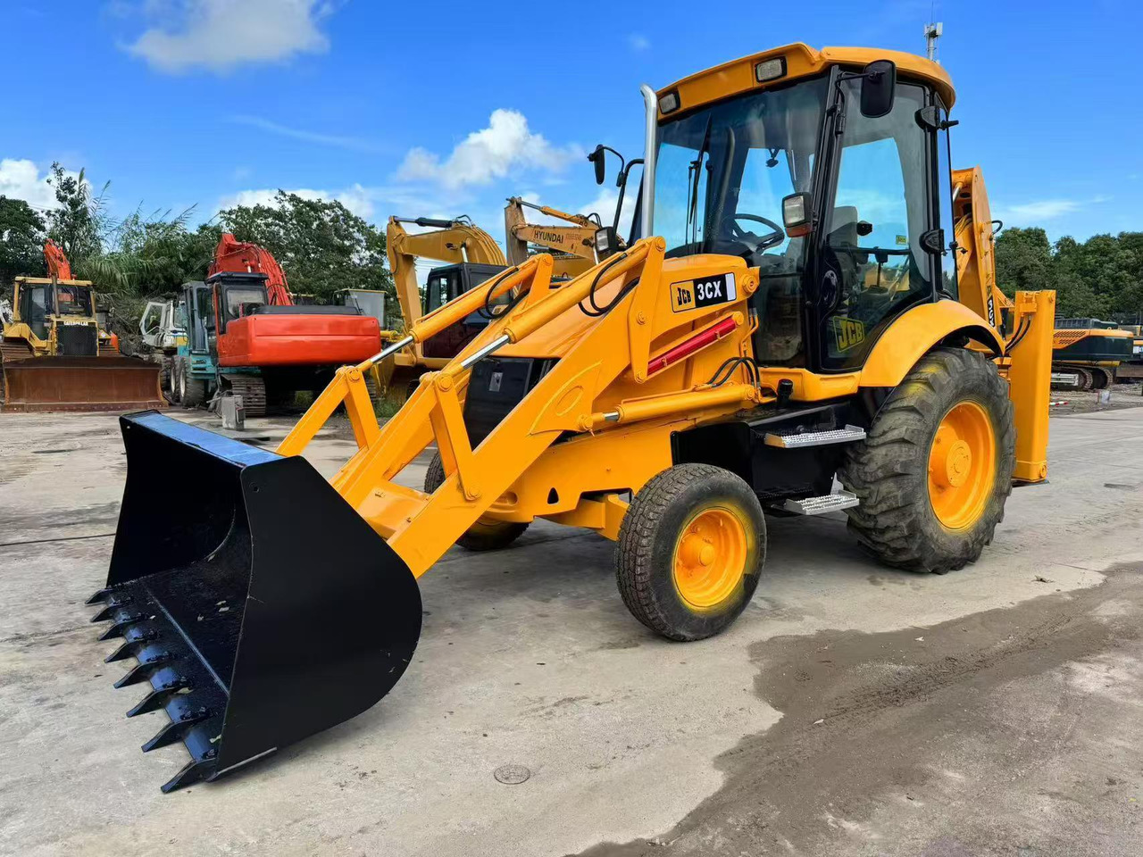 JCB 4x4 Backhoe Loader 3CX Used Condition - حفار متعدد الاستخدام: صور 1 JCB 4x4 Backhoe Loader 3CX Used Condition - حفار متعدد الاستخدام: صور 1