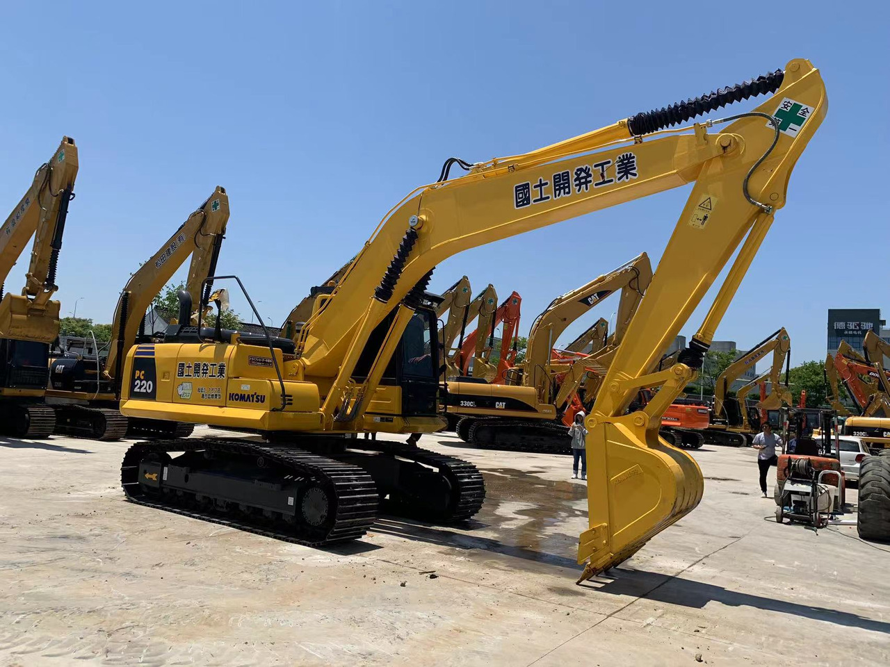 Komatsu Excavator PC220 Good Condition 22 ton Digger - حفارات زحافة: صور 3 Komatsu Excavator PC220 Good Condition 22 ton Digger - حفارات زحافة: صور 3
