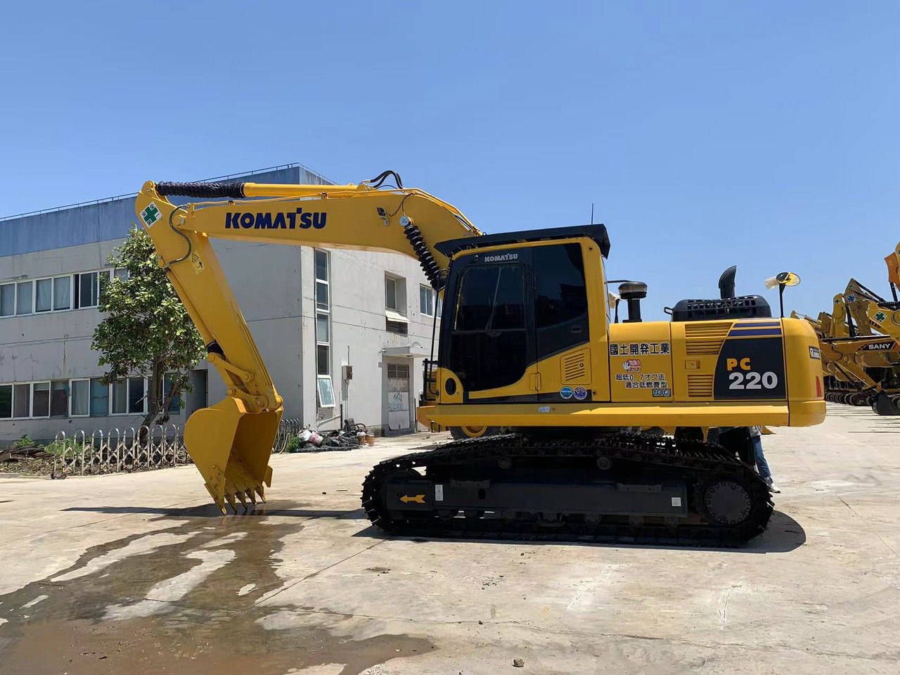 Komatsu Excavator PC220 Good Condition 22 ton Digger - حفارات زحافة: صور 1 Komatsu Excavator PC220 Good Condition 22 ton Digger - حفارات زحافة: صور 1