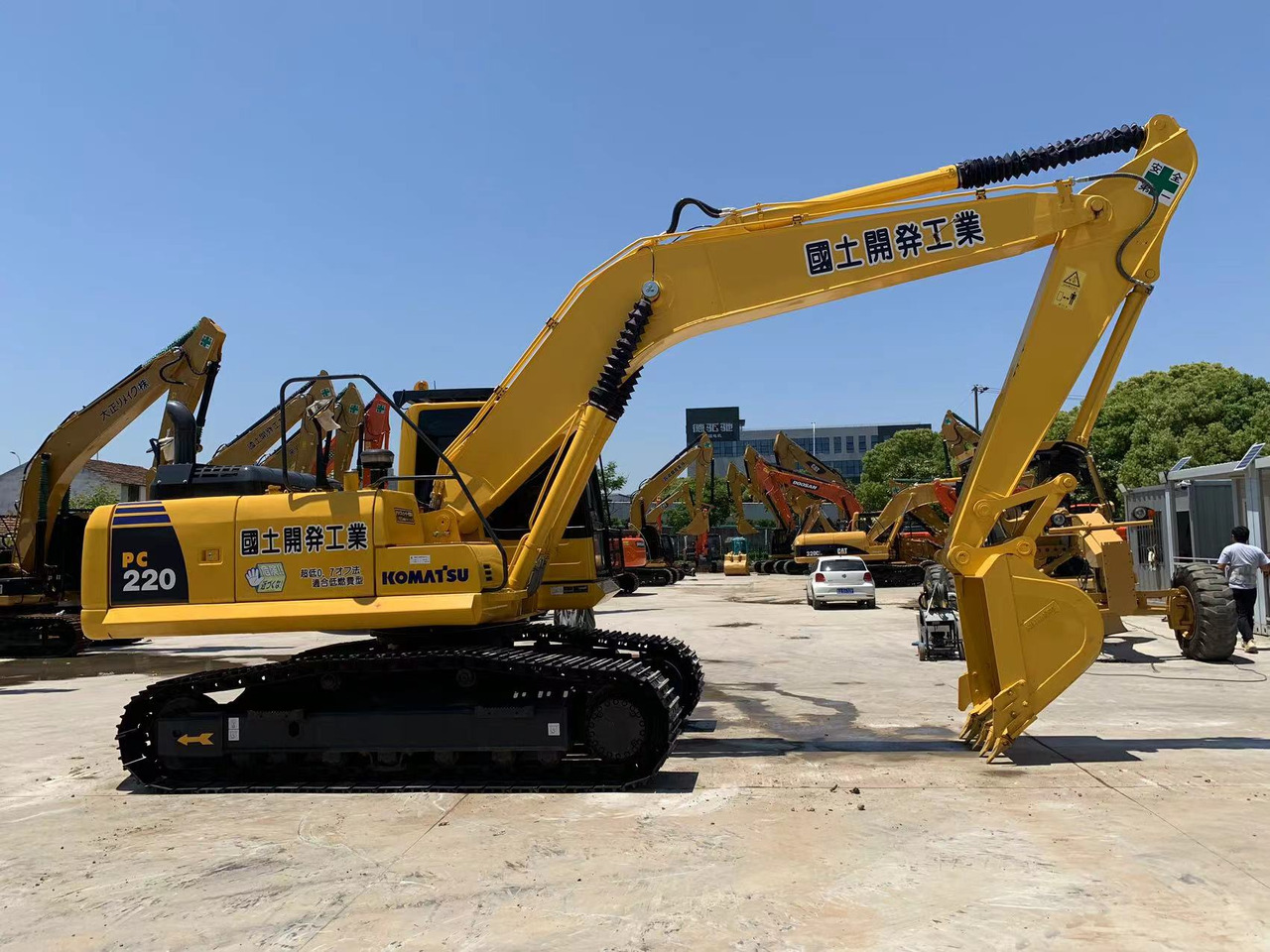 Komatsu Excavator PC220 Good Condition 22 ton Digger - حفارات زحافة: صور 2 Komatsu Excavator PC220 Good Condition 22 ton Digger - حفارات زحافة: صور 2