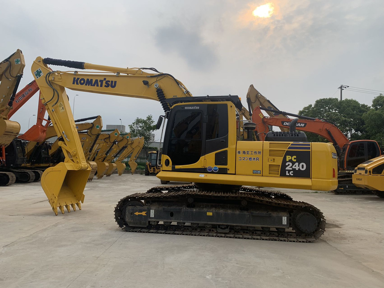 Komatsu PC240, PC220 Secondhand Excavator Good Price - حفارات زحافة: صور 4 Komatsu PC240, PC220 Secondhand Excavator Good Price - حفارات زحافة: صور 4