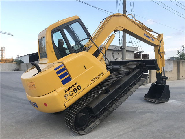 Komatsu PC60 Excavator 6 ton Small Digger Made in Japan - حفارات زحافة: صور 3 Komatsu PC60 Excavator 6 ton Small Digger Made in Japan - حفارات زحافة: صور 3