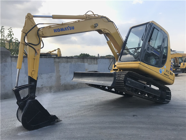 Komatsu PC60 Excavator 6 ton Small Digger Made in Japan - حفارات زحافة: صور 4 Komatsu PC60 Excavator 6 ton Small Digger Made in Japan - حفارات زحافة: صور 4