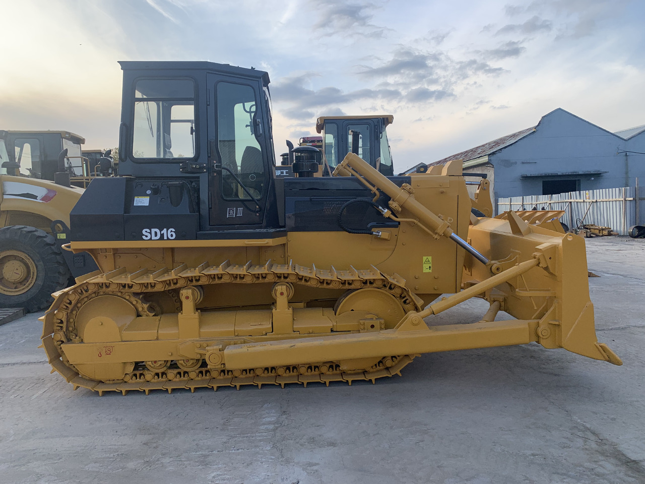 SHANTUI SD16 Used Bulldozer with Good Price - بلدوزر: صور 1 SHANTUI SD16 Used Bulldozer with Good Price - بلدوزر: صور 1