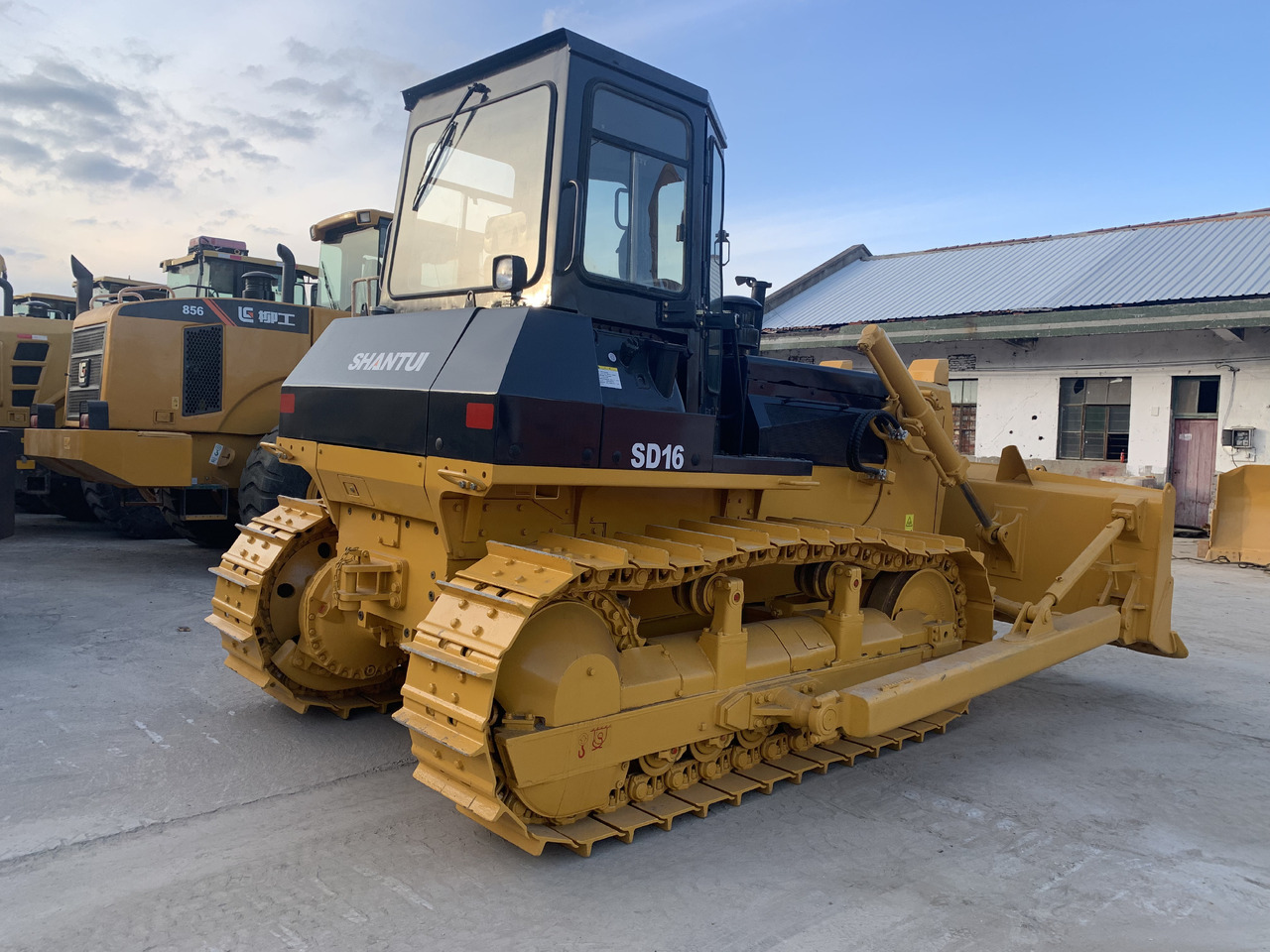SHANTUI SD16 Used Bulldozer with Good Price - بلدوزر: صور 2 SHANTUI SD16 Used Bulldozer with Good Price - بلدوزر: صور 2
