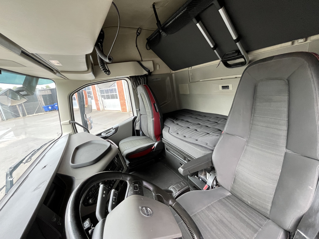Volvo FH500 6x2 - شاحنة جرار: صور 4 Volvo FH500 6x2 - شاحنة جرار: صور 4
