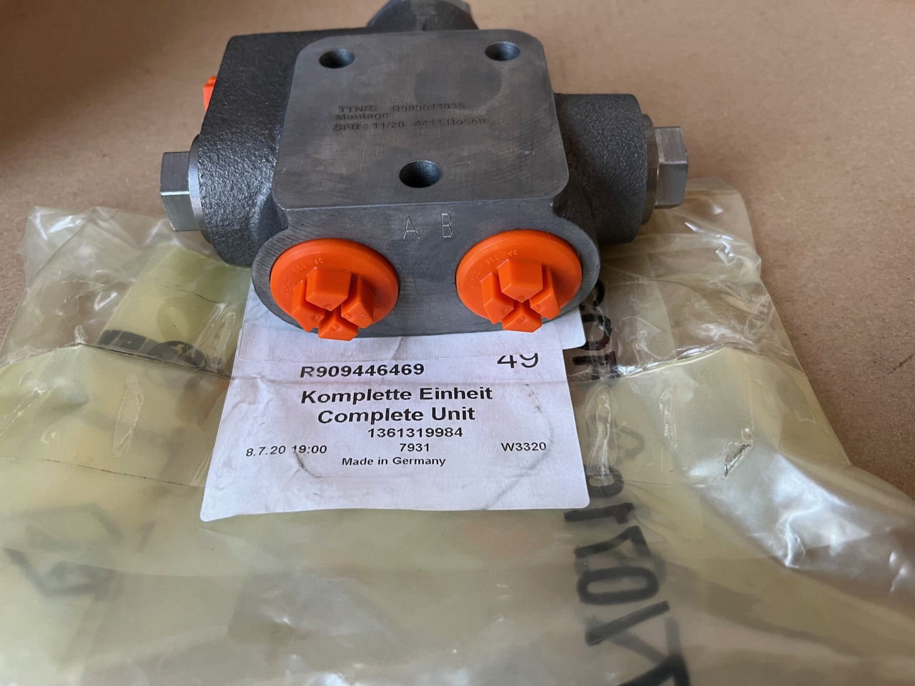 REXROTH R909446469 Flushing & Boost valve - قطع الغيار - حفارة: صور 1 REXROTH R909446469 Flushing & Boost valve - قطع الغيار - حفارة: صور 1