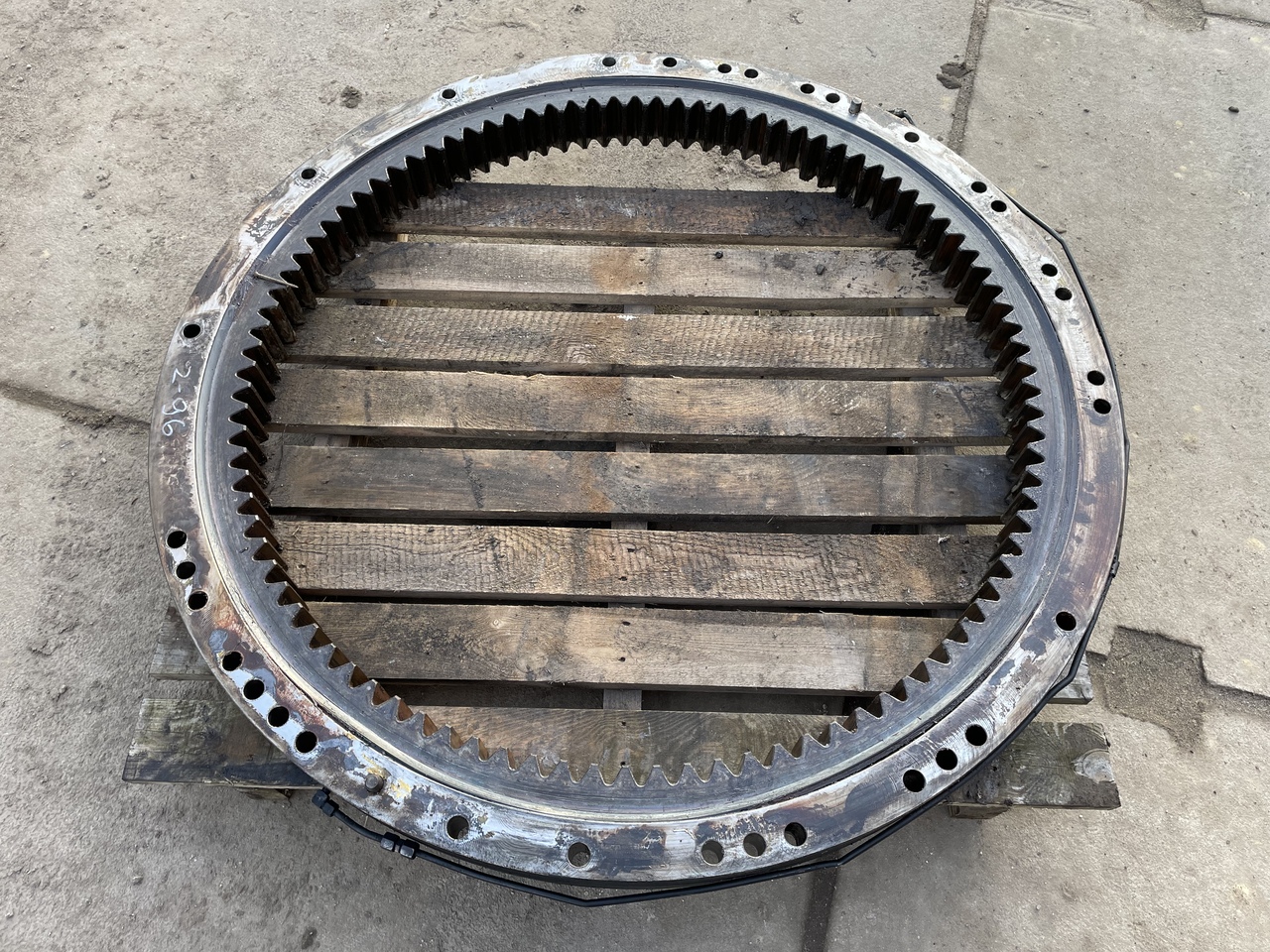 KOMATSU PC 228 - حلقة الدوران - حفارة: صور 3 KOMATSU PC 228 - حلقة الدوران - حفارة: صور 3