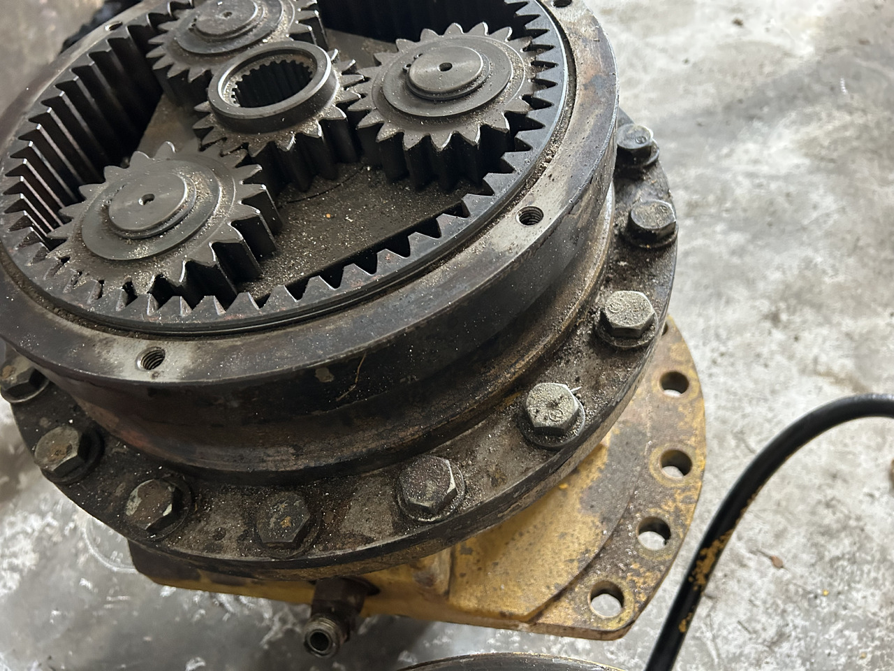 Komatsu PC210 - محرك سوينغ - حفارة: صور 5 Komatsu PC210 - محرك سوينغ - حفارة: صور 5