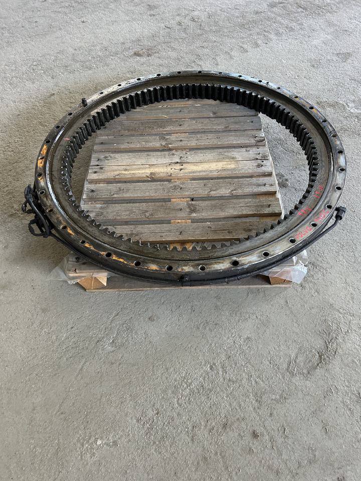 Volvo EW140C - حلقة الدوران - حفارة على عجلات: صور 1 Volvo EW140C - حلقة الدوران - حفارة على عجلات: صور 1