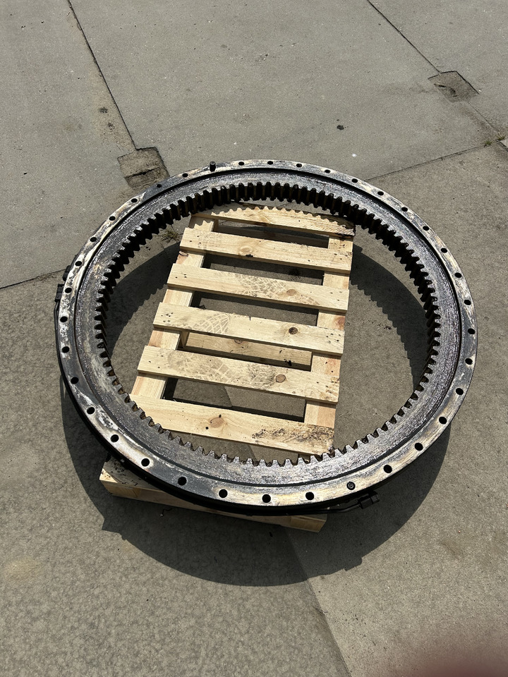 Volvo EW140C - حلقة الدوران - حفارة: صور 2 Volvo EW140C - حلقة الدوران - حفارة: صور 2