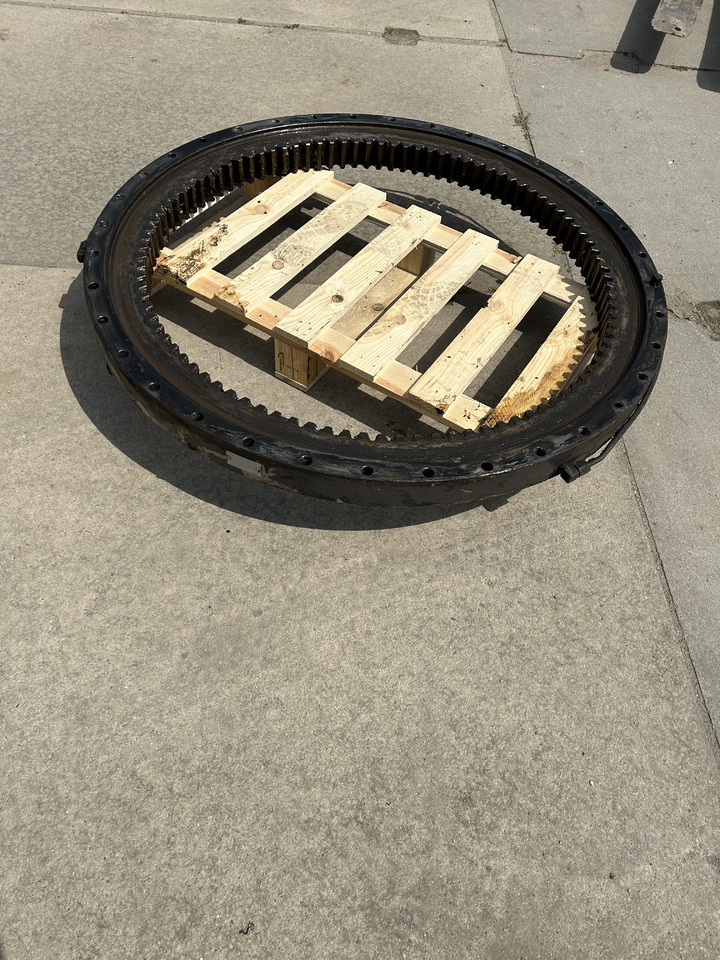 Volvo EW140C - حلقة الدوران - حفارة: صور 4 Volvo EW140C - حلقة الدوران - حفارة: صور 4