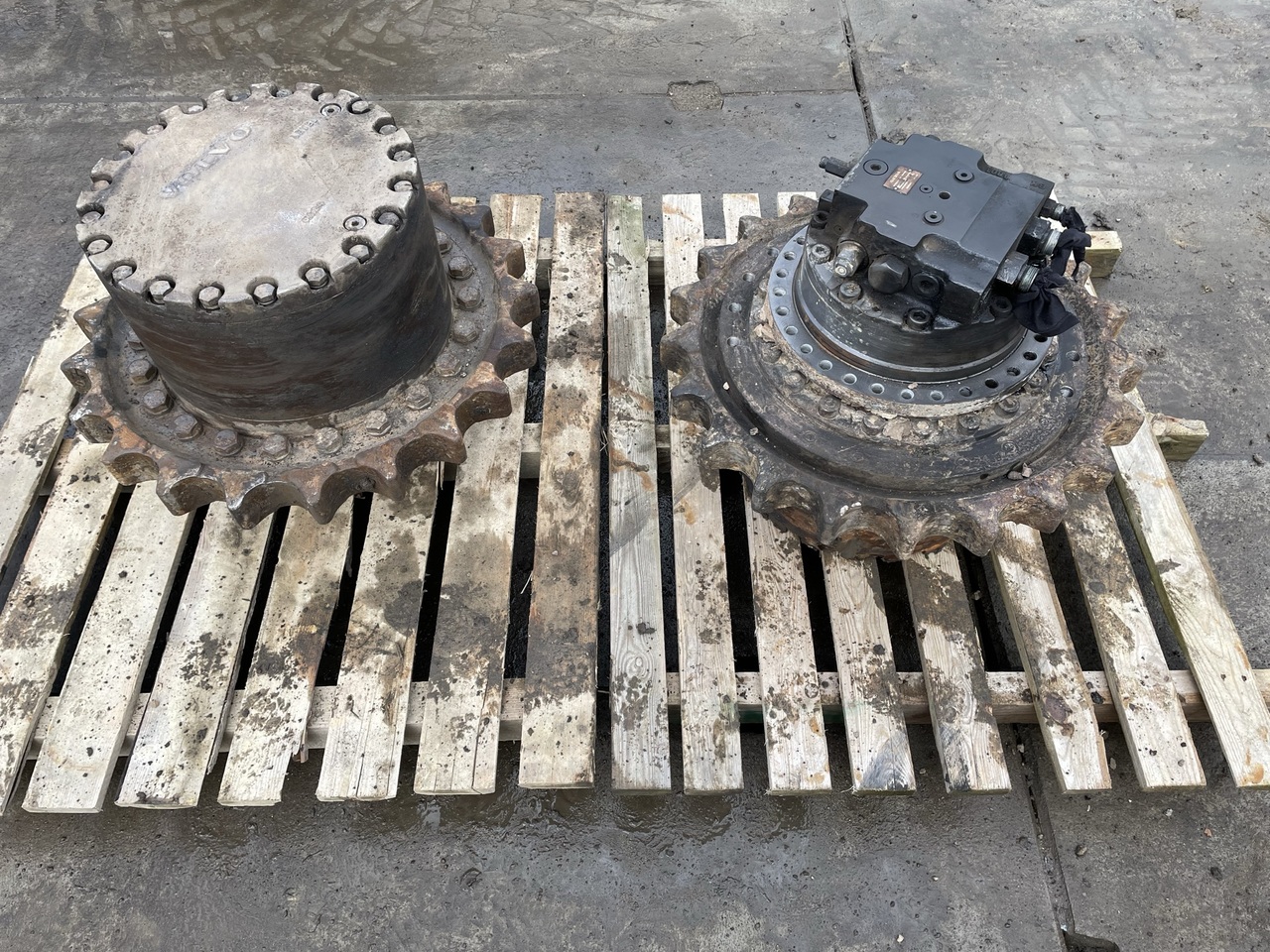 Zwolnica Volvo EC250 - أجزاء الهيكل السفلي - حفارات زحافة: صور 2 Zwolnica Volvo EC250 - أجزاء الهيكل السفلي - حفارات زحافة: صور 2