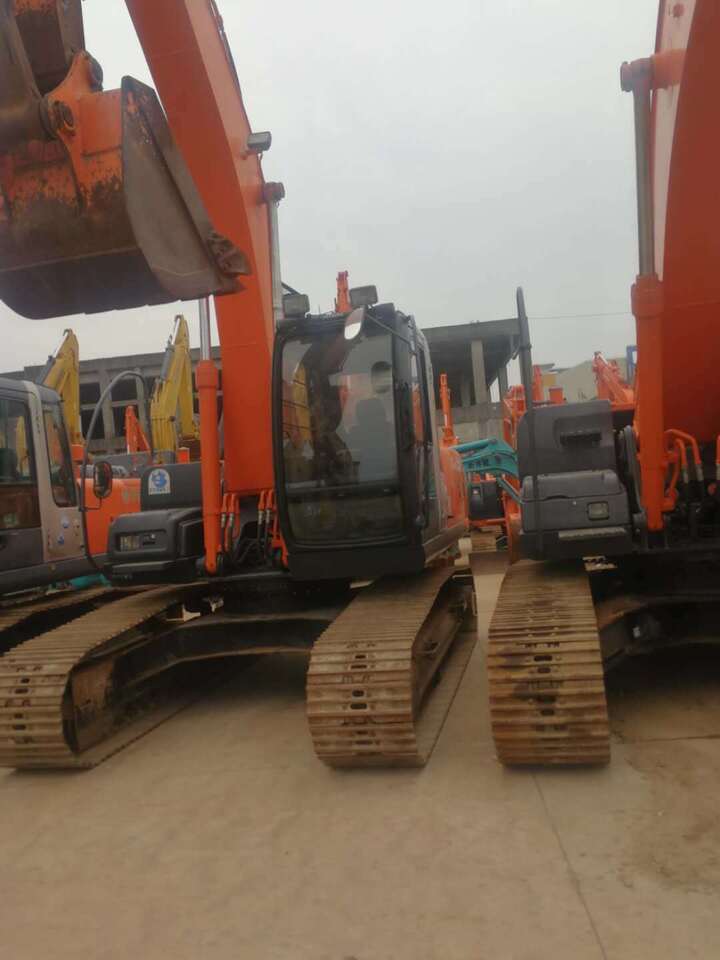 Hitachi ZX200 - حفارات زحافة: صور 1 Hitachi ZX200 - حفارات زحافة: صور 1