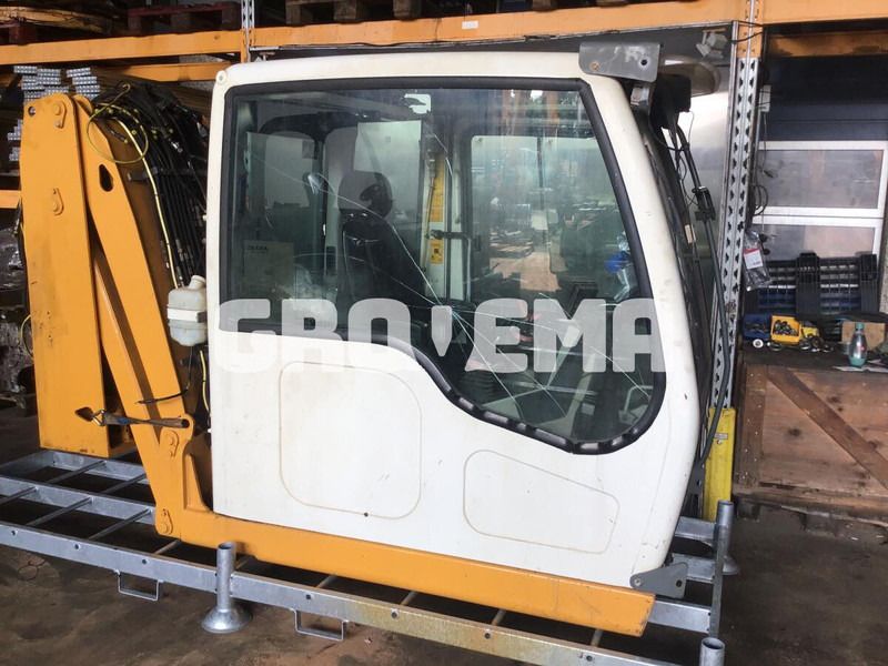 Liebherr A904C Li / A900C Li / A944C Li / A914C li / A934C Li / A924C Li / R900C Li / R944C Li / R904C / R914C / R924 C / R954C / A954C L - الكابينة والداخلية: صور 1 Liebherr A904C Li / A900C Li / A944C Li / A914C li / A934C Li / A924C Li / R900C Li / R944C Li / R904C / R914C / R924 C / R954C / A954C L - الكابينة والداخلية: صور 1