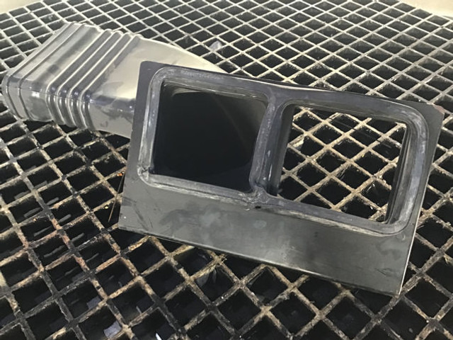 Liebherr Air Duct - جزء تكييف الهواء: صور 1 Liebherr Air Duct - جزء تكييف الهواء: صور 1