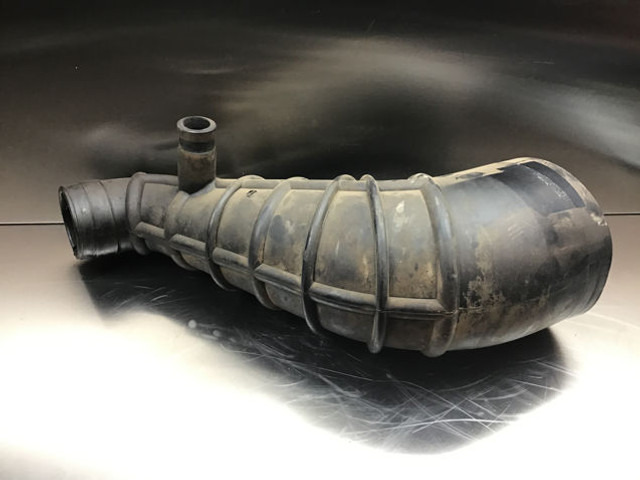 Liebherr Air Filter Hose - أنبوب سحب الهواء: صور 1 Liebherr Air Filter Hose - أنبوب سحب الهواء: صور 1